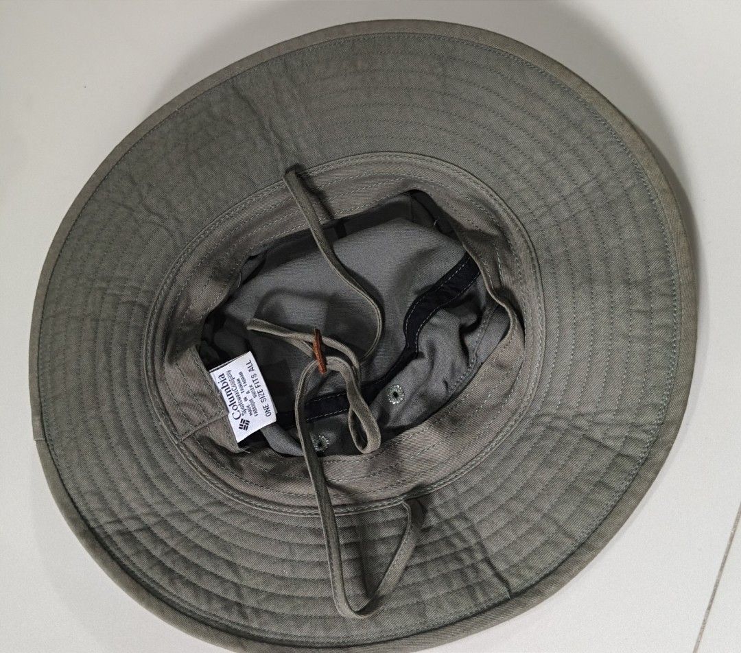 Columbia bucket hat (Category: Caps & Hats) located in Naga. Submitted by otaydenyoks (Listing ID 1468756842, Image 2). Description: one size.