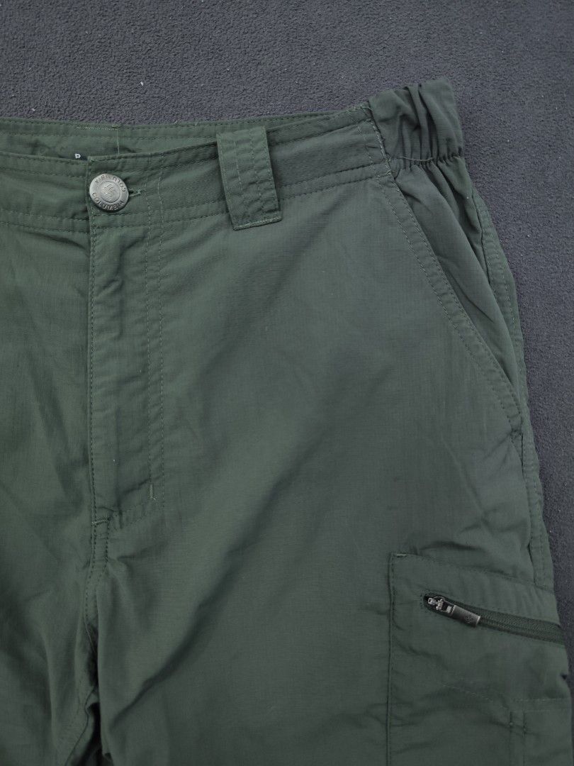 Columbia Trek Shorts (Category: Shorts) located in Bulacan. Submitted by emilj23 (Listing ID 1468724643, Image 2). Description: Columbia Trek Shorts Size 30 on tag L 20 W 30 Leg Hole 9 Condition 9.5/10 Color rate 9.5/10 No Issue.