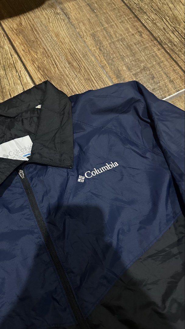 COLUMBIA WINDBREAKER (Category: Coats, Jackets and Outerwear) located in Manila. Submitted by urban-vintage_2 (Listing ID 1468772582, Image 2). Description: ISSUE: NONE (NEED WASH) MOP :GCASH (NO COD) SHIP VIA: LALAMOVE & J&T LOCATION: PASIG CITY LENGTH: 29 WIDTH :23.
