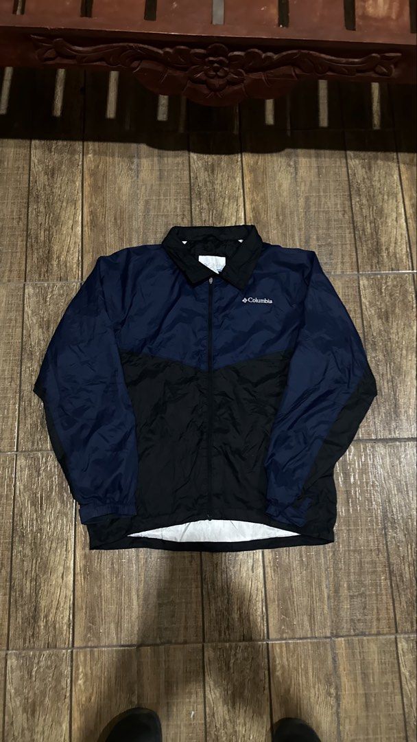 COLUMBIA WINDBREAKER (Category: Coats, Jackets and Outerwear) located in Manila. Submitted by urban-vintage_2 (Listing ID 1468772582, Image 1). Description: ISSUE: NONE (NEED WASH) MOP :GCASH (NO COD) SHIP VIA: LALAMOVE & J&T LOCATION: PASIG CITY LENGTH: 29 WIDTH :23.