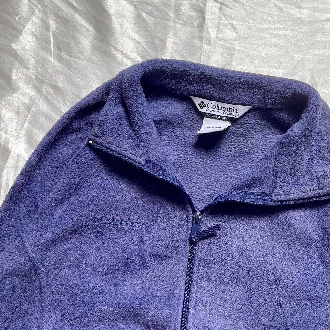 Columbia Zip Sweater (Category: Coats, Jackets and Outerwear) located in Manila. Submitted by oc.wardrobe (Listing ID 1468727208, Image 2). Description: .