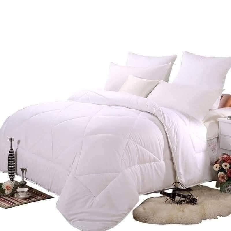 COMFORTER (Category: Bedding & Towels) located in Manila. Submitted by yannieshop (Listing ID 1468723543, Image 2). Description: Hotel recommended✨ Plain white comforter (makapal tela) With Bag Good quality💯 single 650php double 670php queen 700php king 750php.