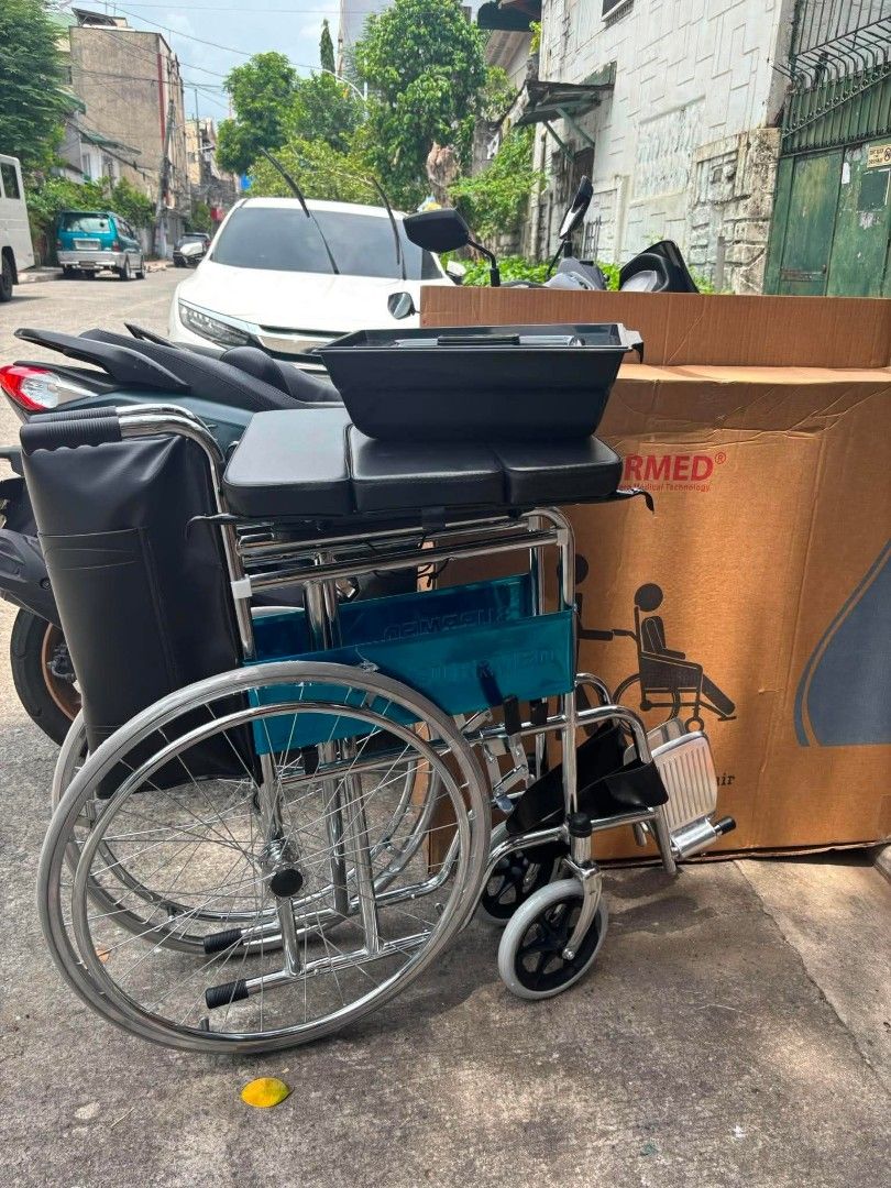 COMMODE WHEELCHAIR (Category: Medical Supplies & Tools) located in Quezon City. Submitted by gabi2026 (Listing ID 1468816496, Image 2). Description: BRANDNEW ONHAND.
