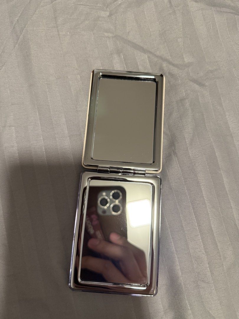 Compact Mirror (Category: Makeup) located in Manila. Submitted by karizetto (Listing ID 1468863449, Image 3). Description: unused has hairlines sa front cover.