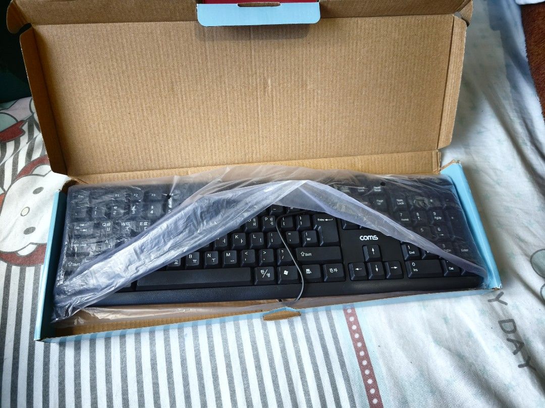 Coms JD168 Desktop Keyboard (Category: Computer Keyboard) located in Manila. Submitted by juvy.alpha (Listing ID 1468929243, Image 2). Description: - Brand: Coms JD168 Desktop Keyboard - Color: Sleek Black (Wired connection) - Design: Compact narrow frame with comfortable X-type structure keys - Layout: Dual Korean and English characters on keycaps - Condition: Brand new, unused, and stored properly - Inclusion: Comes with the original box (opene