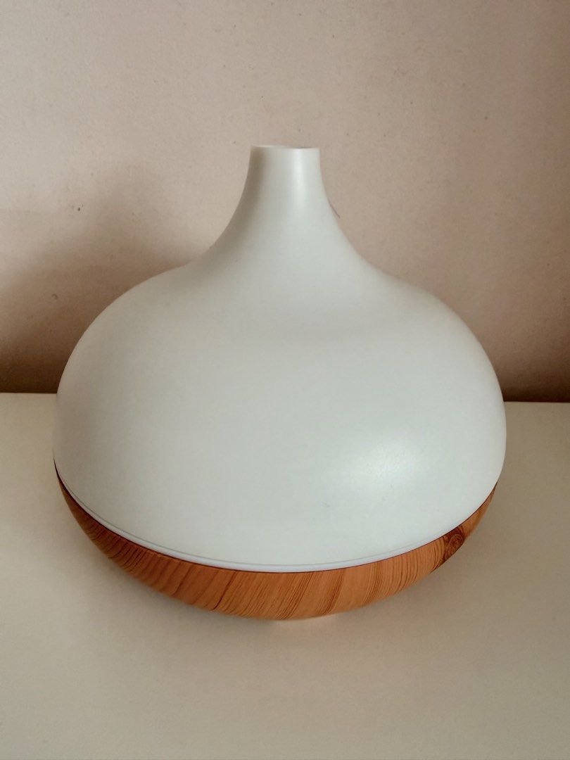 Cone Diffuser/$10 (Category: Home Fragrance) located in Singapore. Submitted by twinklesparklingstar (Listing ID 1468803047, Image 1). Description: Light brown color .