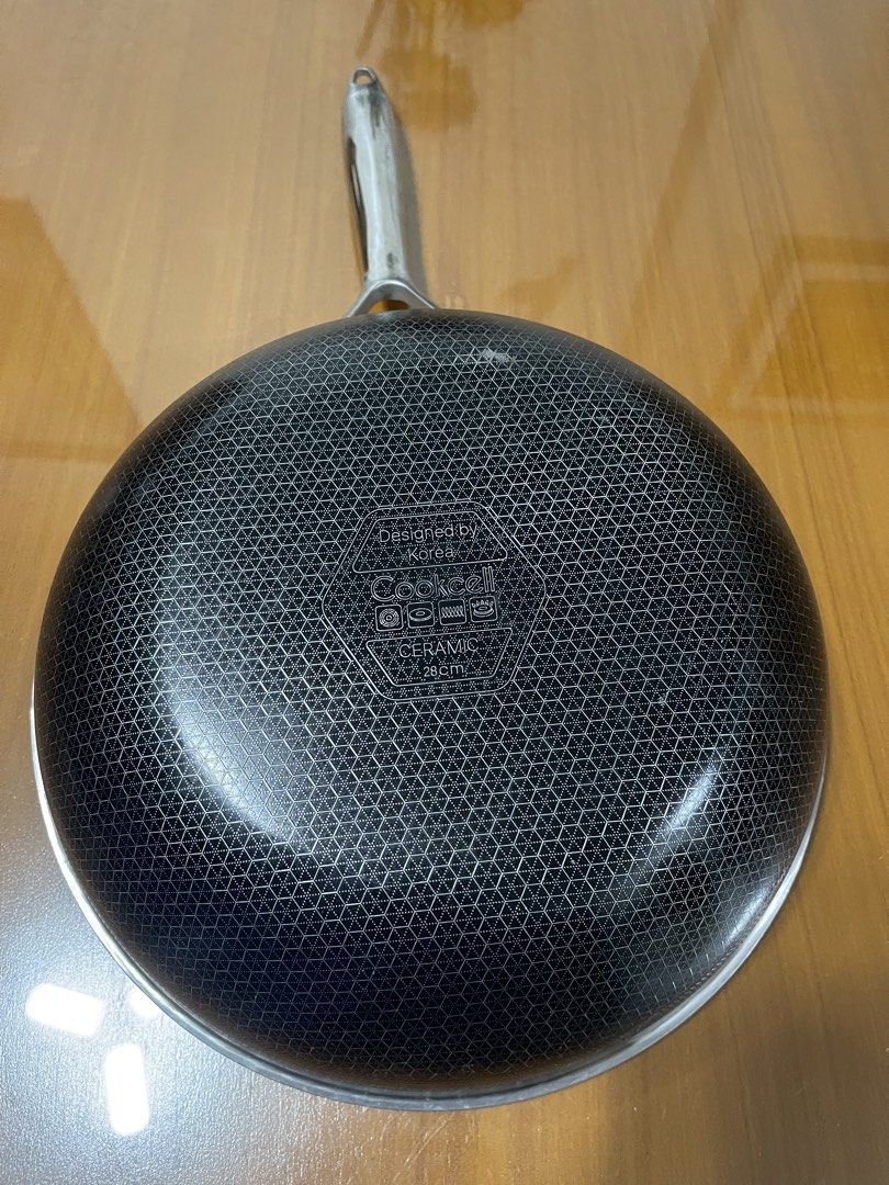 Cookcell Ceramic Wok pan 28cm (Category: Cookware & Accessories) located in Quezon City. Submitted by doublelkitchenware (Listing ID 1468889485, Image 3). Description: Cookcell Ceramic Wok pan Designed by Korea 28x8cm Induction / Gas / Electric Makapal and mabigat Minimal sign of usage with dents sa lip and scratch sa bottom Pick up or shipping via lalamove Provincial 🚚j&t Novaliches Qc .