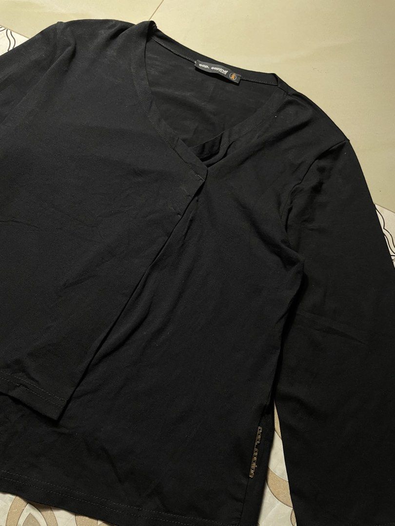 Cop Copine Wrap Top (Category: Blouses) located in Quezon City. Submitted by renovare.196 (Listing ID 1468894460, Image 3). Description: Cop Copine Wrap Top Excellent Condition Color Rate: 9.8/10 No Issue Measurements • Width: 17 • Length: 21 Price: 650 obo DM IF INTERESTED📥 .