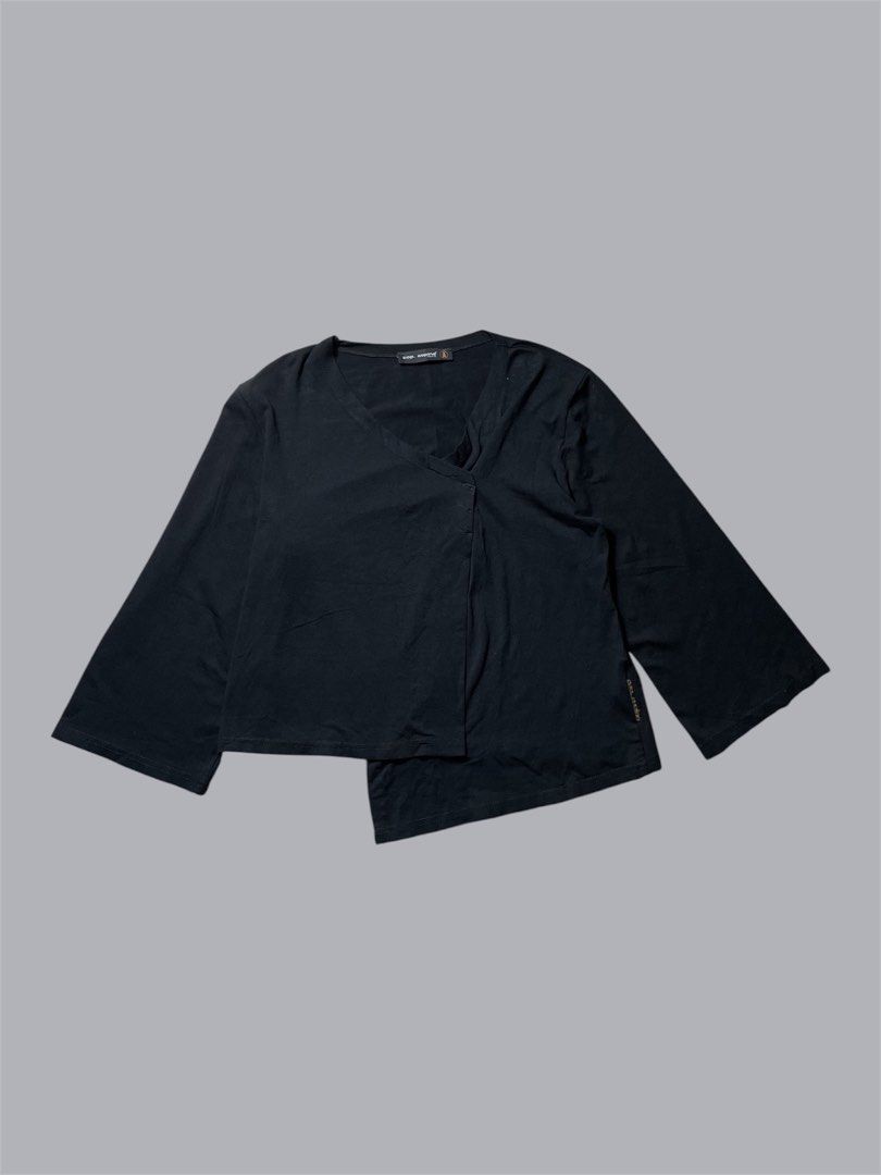 Cop Copine Wrap Top (Category: Blouses) located in Quezon City. Submitted by renovare.196 (Listing ID 1468894460, Image 1). Description: Cop Copine Wrap Top Excellent Condition Color Rate: 9.8/10 No Issue Measurements • Width: 17 • Length: 21 Price: 650 obo DM IF INTERESTED📥 .