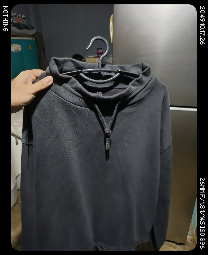 COS pullover sweat (Category: Coats, Jackets and Outerwear) located in Angeles City. Submitted by poweredbyrice (Listing ID 1468725744, Image 2). Description: COS pullover sweat longsleever or hoodie pero walang hoodie size large jnt delivery gcash mop decluttering.