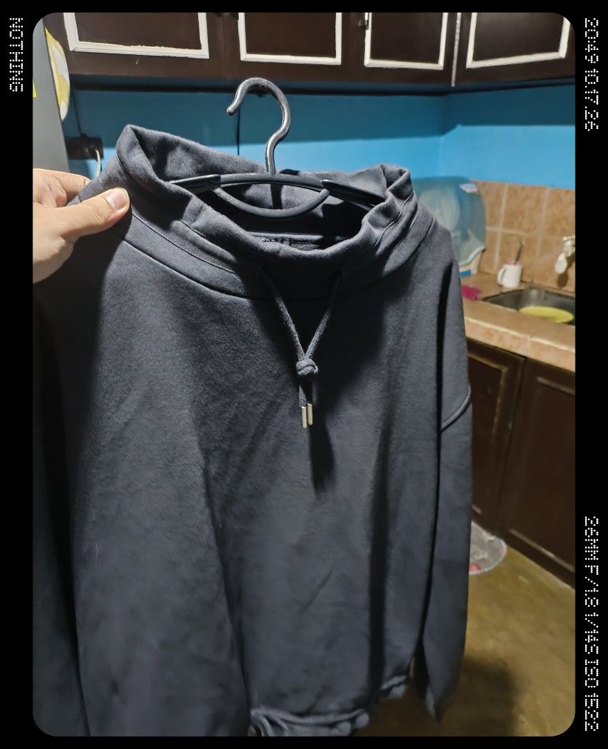 COS pullover sweat (Category: Coats, Jackets and Outerwear) located in Angeles City. Submitted by poweredbyrice (Listing ID 1468725744, Image 3). Description: COS pullover sweat longsleever or hoodie pero walang hoodie size large jnt delivery gcash mop decluttering.