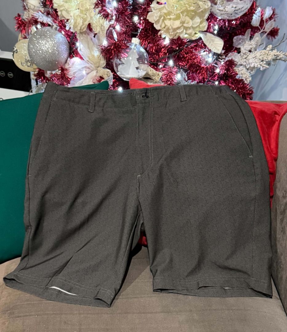 Costco US Walking Shorts (Category: Shorts) located in Marikina City. Submitted by thevelvetcat (Listing ID 1468880351, Image 1). Description: -Costco US Walking Shorts Style: Premium US imported performance/lounge shorts Color: Dark Gray - Size 36.
