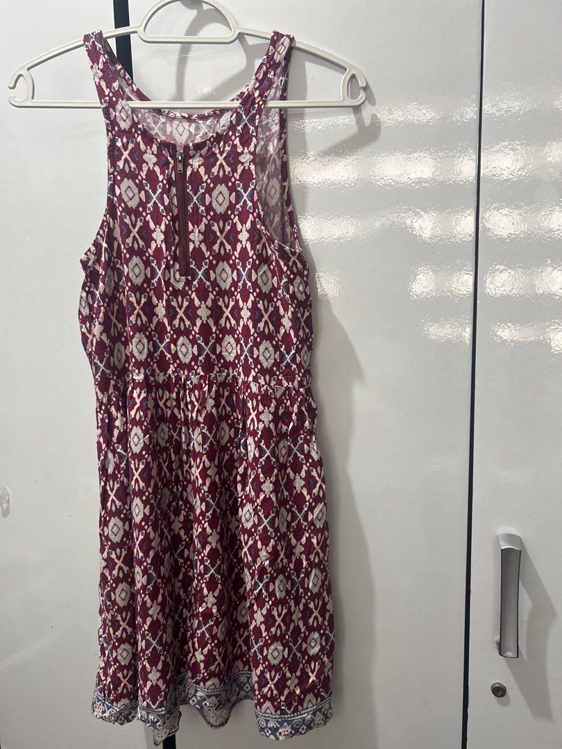 Cotton On Maroon Sleeveless Mini Dress (Category: Dresses) located in Pasig City. Submitted by ladyleslieisletavelarde4902 (Listing ID 1468757949, Image 3). Description: Super comfy Cotton On sleeveless mini dress in a rich maroon tribal print! Features a high neckline, elastic waist, and a lightweight, breathable feel. Great casual dress for everyday wear! Brand: Cotton On Size: Tag Small (Fits S) Style: High-Neck Tank A-Line Sundress Shipping c