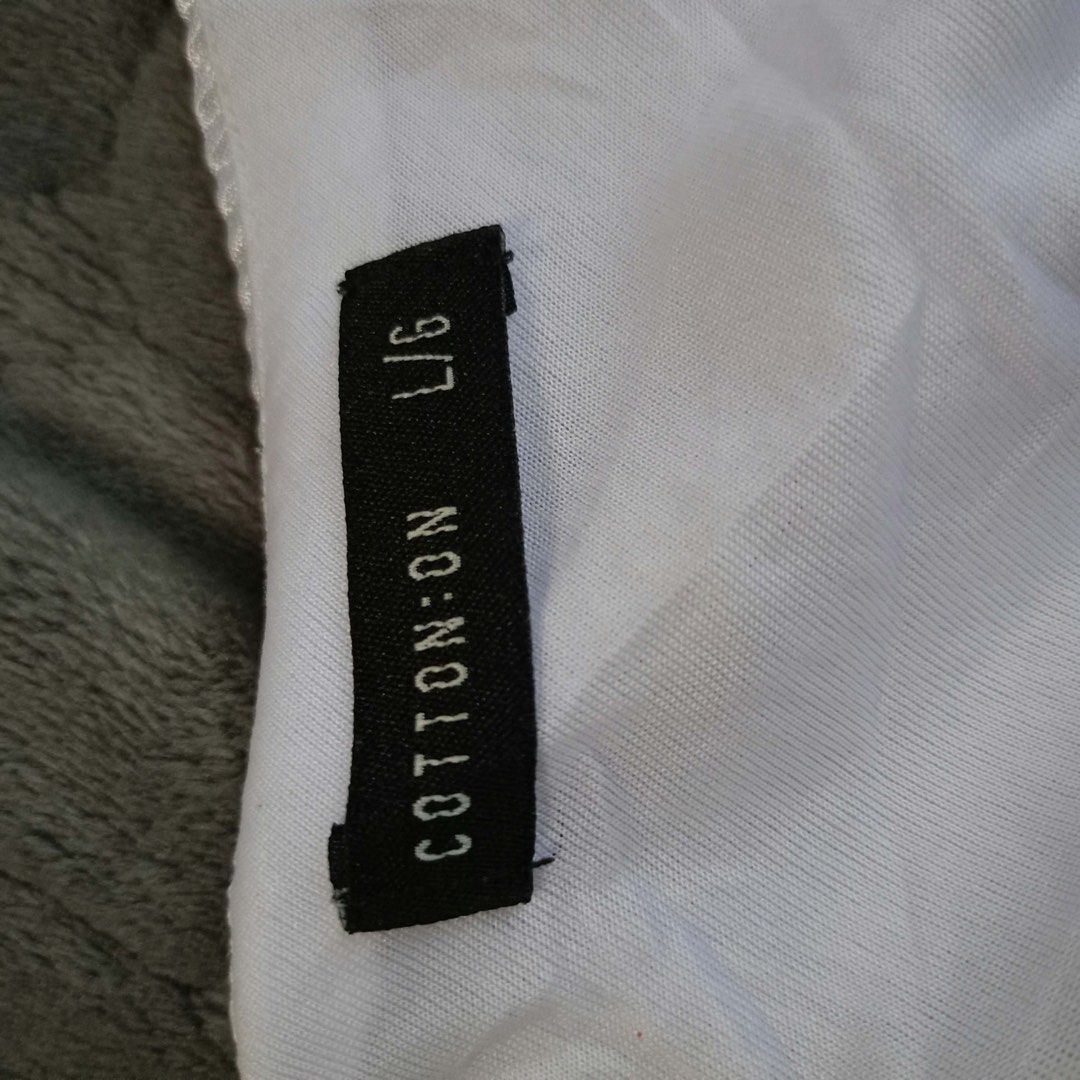 Cotton On white top (Category: Sleeveless) located in Barugo. Submitted by green.trendsetter (Listing ID 1468815753, Image 2). Description: AUSSIE PRELOVED FINDS Australian brand tops. Shop your next wardrobe favourite at a preloved price! 📌 SHOP REMINDERS — PLEASE READ BEFORE BUYING ❌ NO CANCELLATION once your order is confirmed. ❌ NO FUSSY BUYERS — please read the details and check all photos before buying. ❌ NO RETURN / NO EXCHANGE. ❌ NO RUSH