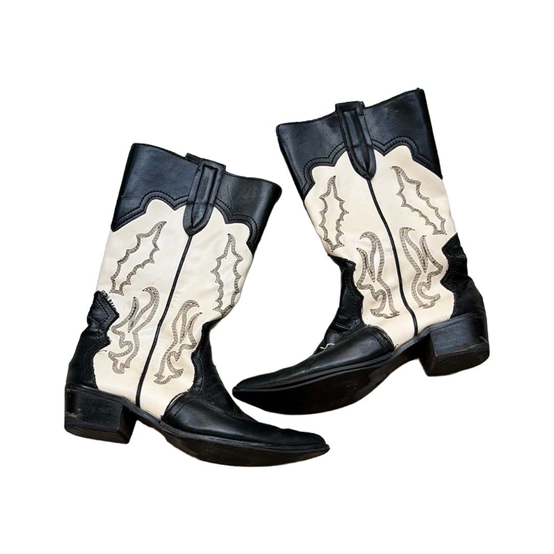 Cowboy Boots (Category: Boots) located in Manila. Submitted by angelconscious (Listing ID 1468800771, Image 1). Description: Well used, issue is the sole needs replacement and inevitable creasing due to daily wear.