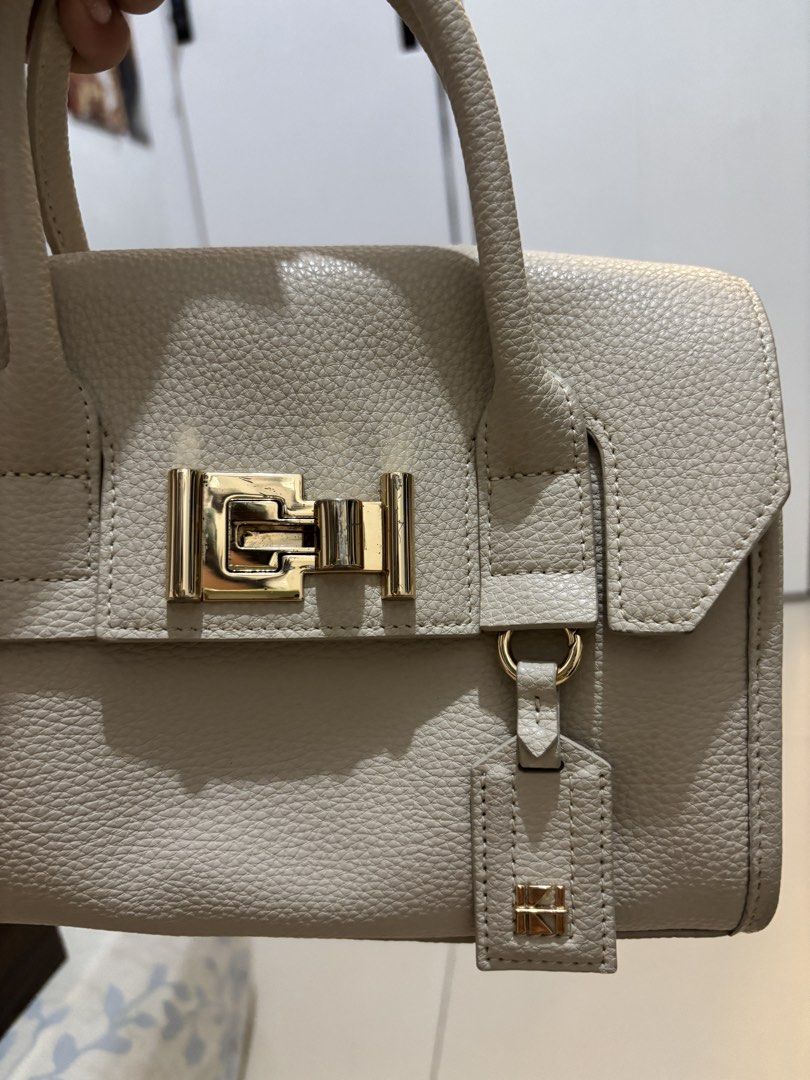 Cream bag (Category: Cross-body Bags) located in Pasay City. Submitted by l0cky (Listing ID 1468718644, Image 2). Description: .