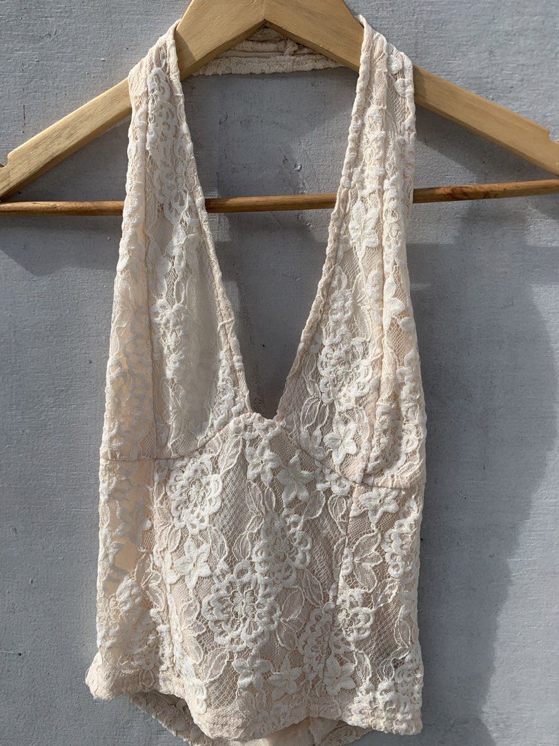 Cream floral lace halter top (Category: Sleeveless) located in Muntinlupa City. Submitted by pink.poppies (Listing ID 1468771335, Image 2). Description: .