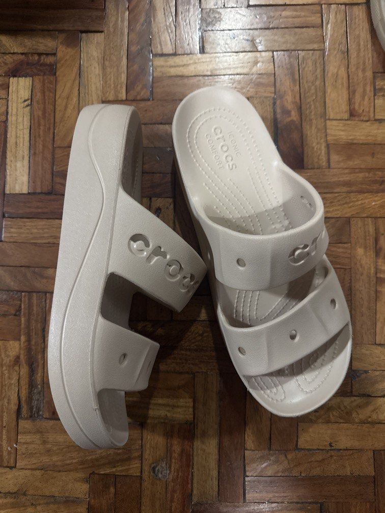 Crocs Baya Platform Clogs in Cream or Bone (Category: Sandals) located in Quezon City. Submitted by snowflakes.specials (Listing ID 1468796956, Image 2). Description: Size 40.