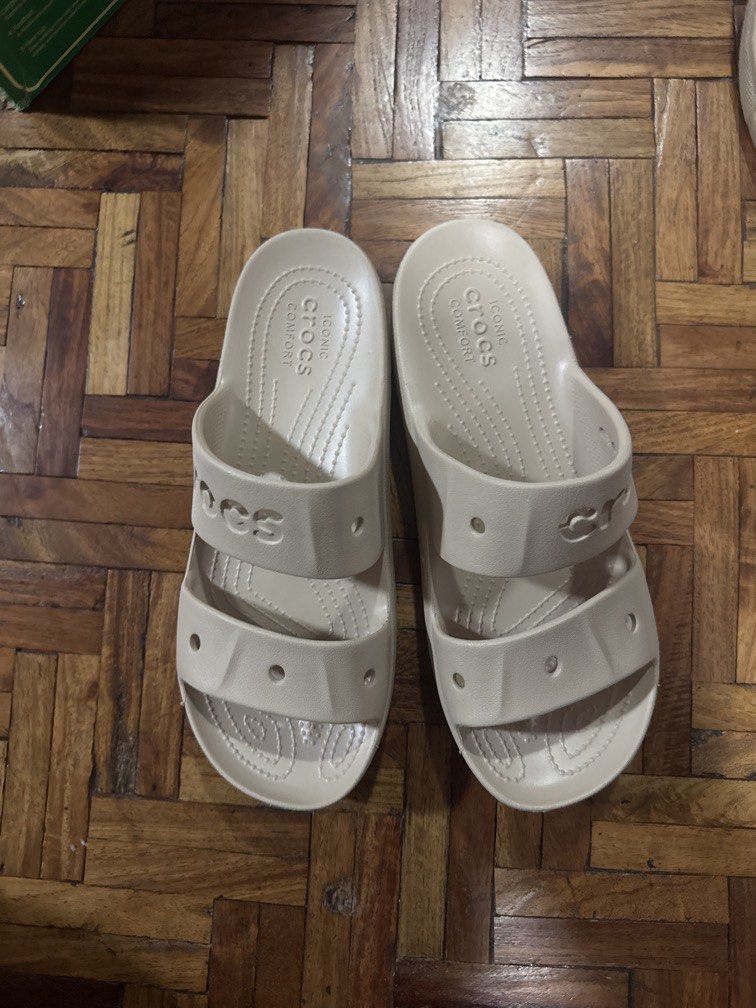 Crocs Baya Platform Clogs in Cream or Bone (Category: Sandals) located in Quezon City. Submitted by snowflakes.specials (Listing ID 1468796956, Image 1). Description: Size 40.