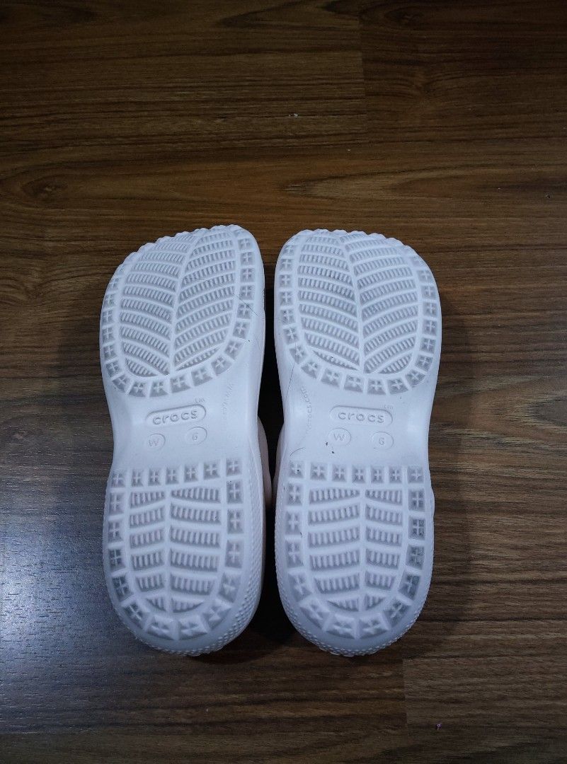 Crocs Classic Ballet Class A - Light Pink (Category: Slippers and slides) located in Manila. Submitted by rachelmig03 (Listing ID 1468889840, Image 3). Description: Crocs Classic Ballet Class A in Light Pink, size 6 or 23cm. Used 1-2 times only, has few dents on the holes because of jibbitz. You can put jibbitz to hide the dents. Reason for selling: small for my feet ☹️.