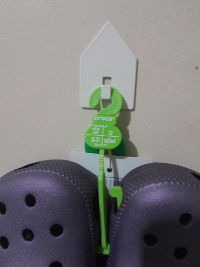 Crocs Classic Baya Slide W6 (Category: Flats & Sandals) located in Makati City. Submitted by mylynmylyn (Listing ID 1468809656, Image 3). Description: brandnew crocs original USA bought size W6.