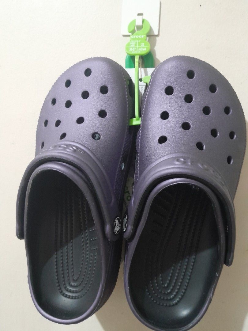 Crocs Classic Baya Slide W6 (Category: Flats & Sandals) located in Makati City. Submitted by mylynmylyn (Listing ID 1468809656, Image 2). Description: brandnew crocs original USA bought size W6.