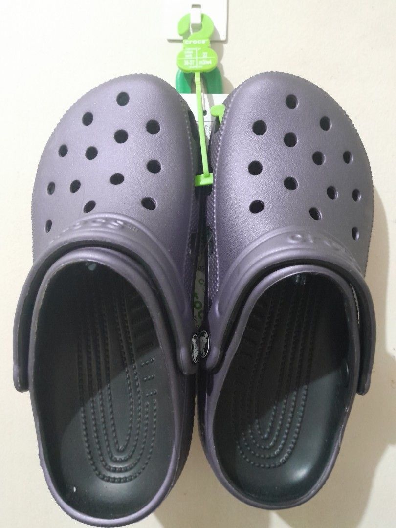 Crocs Classic Baya Slide W6 (Category: Flats & Sandals) located in Makati City. Submitted by mylynmylyn (Listing ID 1468809656, Image 1). Description: brandnew crocs original USA bought size W6.
