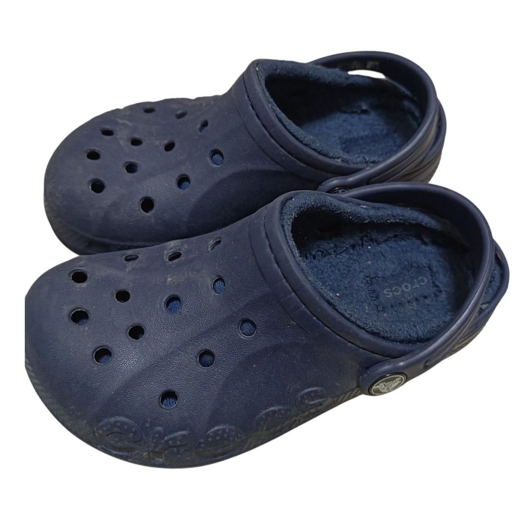 Crocs Kids Lined Clogs Navy Size 13 (Category: Babies & Kids Fashion) located in Nasugbu. Submitted by staffpicks1515 (Listing ID 1468792932, Image 3). Description: - Size: Kids 13 - Color: Navy Blue - Features: Warm fuzzy lining for cozy comfort, classic ventilation holes, and versatile heel strap - Condition: Normal signs of use on soles and uppers, but still has lots of life left - Perfect for colder days!.