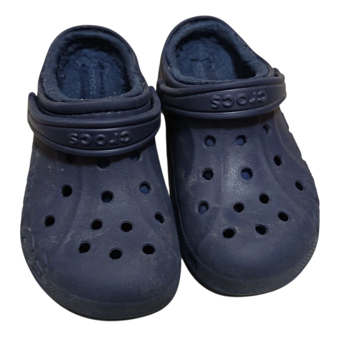 Crocs Kids Lined Clogs Navy Size 13 (Category: Babies & Kids Fashion) located in Nasugbu. Submitted by staffpicks1515 (Listing ID 1468792932, Image 2). Description: - Size: Kids 13 - Color: Navy Blue - Features: Warm fuzzy lining for cozy comfort, classic ventilation holes, and versatile heel strap - Condition: Normal signs of use on soles and uppers, but still has lots of life left - Perfect for colder days!.