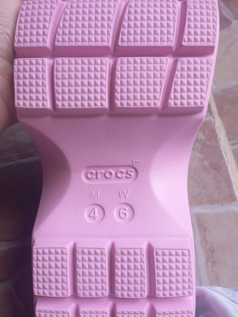 Crocs Stomp Slide in pink (Category: Sandals) located in Agoo. Submitted by ccocooo (Listing ID 1468751690, Image 2). Description: ⁠♡ rfs: nakatambak lng huhu di nagagamit ⁠♡ mop: gcash or maribank ⁠♡ can nego :).