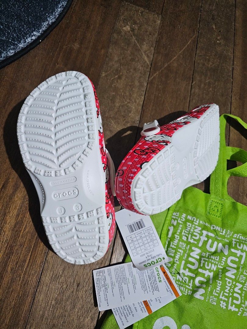 Crocs x Hello Kitty Sandals (Category: Babies & Kids Fashion) located in Manila. Submitted by onlinesmartshopping12 (Listing ID 1468879555, Image 2). Description: new no issue.