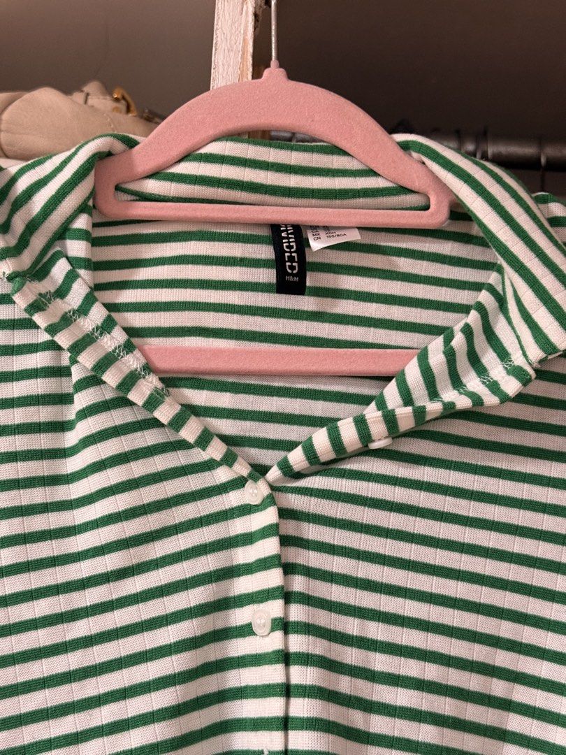 Cropped button up polo (Category: Others Tops) located in Lapu Lapu. Submitted by bzzzzarah (Listing ID 1468795035, Image 2). Description: .