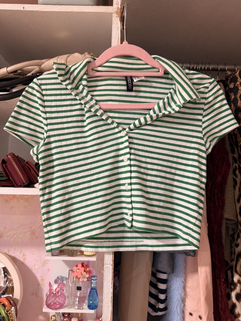 Cropped button up polo (Category: Others Tops) located in Lapu Lapu. Submitted by bzzzzarah (Listing ID 1468795035, Image 1). Description: .