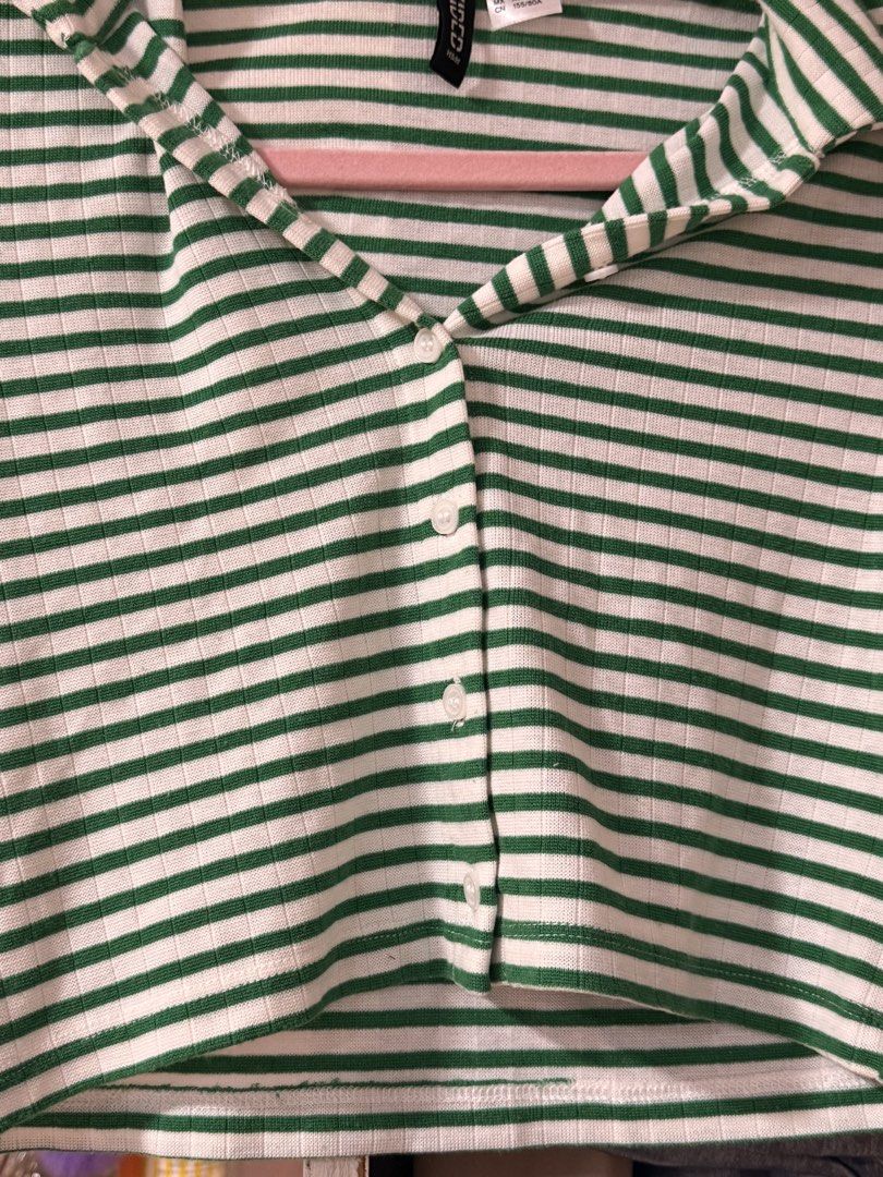 Cropped button up polo (Category: Others Tops) located in Lapu Lapu. Submitted by bzzzzarah (Listing ID 1468795035, Image 3). Description: .
