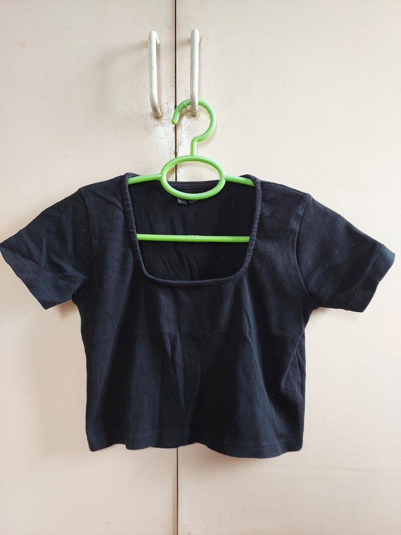 Cropped Shirt Top (Category: Shirts) located in Manila. Submitted by kodaprimo_ (Listing ID 1468744732, Image 1). Description: zara over🏃‍♀️.