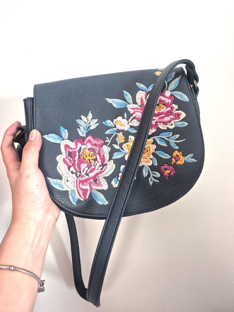 Crossbody bag - Brand: Red Tag (Category: Cross-body Bags) located in Manila. Submitted by mommynurse (Listing ID 1468788807, Image 3). Description: - navy blue in color, leather saddle or crossbody bag featuring colorful floral embroidery. - with adjustable strap.