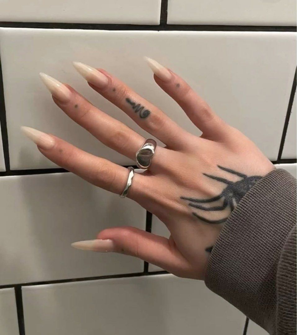 Custom Press-on Nails (@Vixen Nails) (Category: Hands & Nails) located in Manila. Submitted by prelovedbynicolae (Listing ID 1468774649, Image 3). Description: Pricing - ₱250 base price (plain) - ₱450 moderate design - ₱600 complex Message me for inquiries 👻🩸.