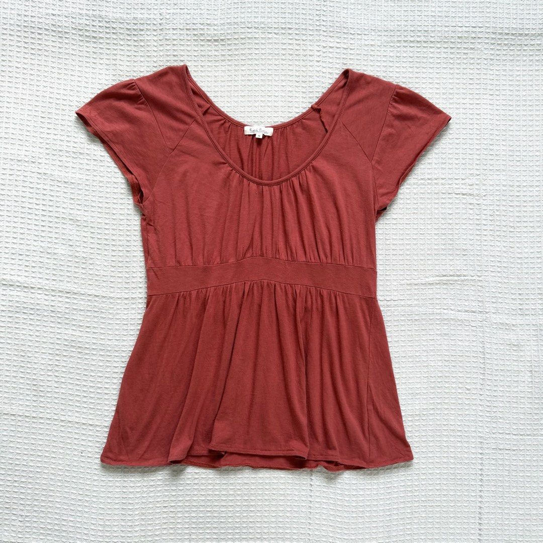 cute top with free skirt (Category: Blouses) located in Cabanatuan. Submitted by brokegirlwholovesclothes (Listing ID 1468739302, Image 2). Description: - size 38 on tag, best fits S-M - free white skirt (fits XS, waist 25").