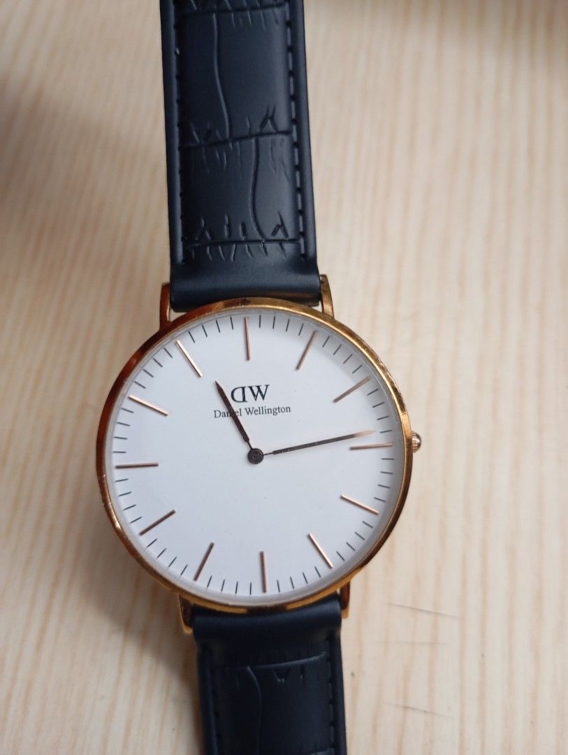 Daniel wellington large (Category: Men's Watches) located in Las Pinas. Submitted by quick_deals_great_finds2 (Listing ID 1468731100, Image 2). Description: Original good working condition Quartz with battery 42mm large.
