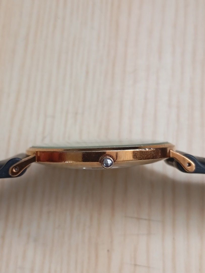 Daniel wellington large (Category: Men's Watches) located in Las Pinas. Submitted by quick_deals_great_finds2 (Listing ID 1468731100, Image 3). Description: Original good working condition Quartz with battery 42mm large.