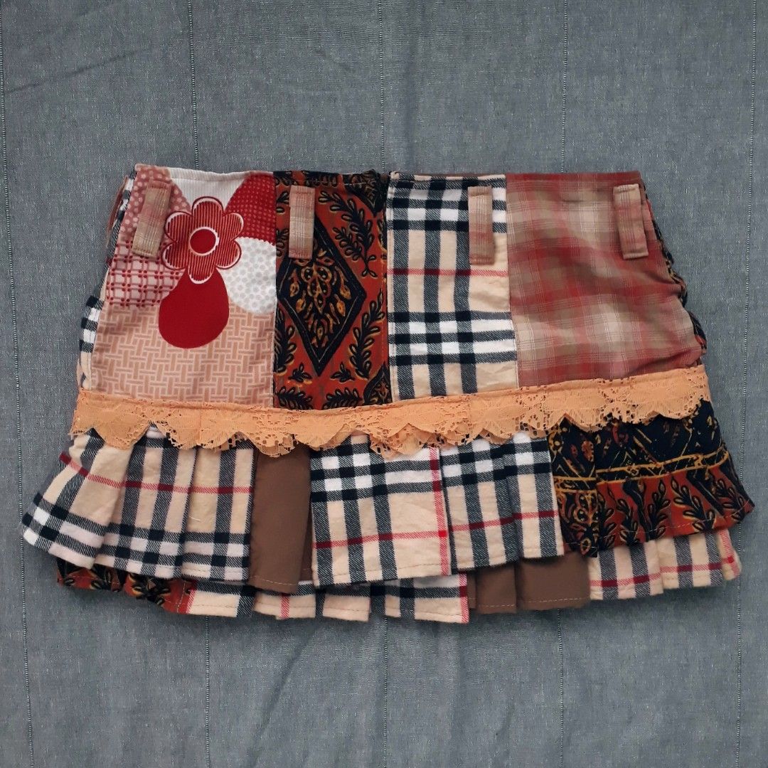 Dark Academia Patchwork Pleated Mini Skirt (Category: Skirts) located in Cabanatuan. Submitted by madeby_csnstudio (Listing ID 1468728895, Image 3). Description: Love the skirt but not your size? No worries! I can customize it to fit your measurements. Just send me a message, and we’ll make it the perfect fit for you✅ MEASUREMENTS: Waist: 29 inches (73.66 cm) Hips: 36 inches (91.44 cm) Length: 13 inches (33.02 cm) DETAILS: The warm color palette 