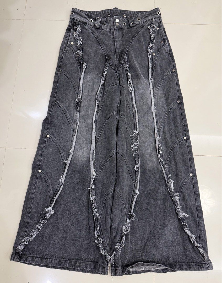 Baggy Denim Pants (Category: Jeans) located in Lipa City. Submitted by cokelight11 (Listing ID 1468816084, Image 3). Description: Baggy Pants Size 30 to 32 Black with acid washed finish Super baggy fit with heavy distressing along paneled seams Flat lay and model photos included to show when worn.
