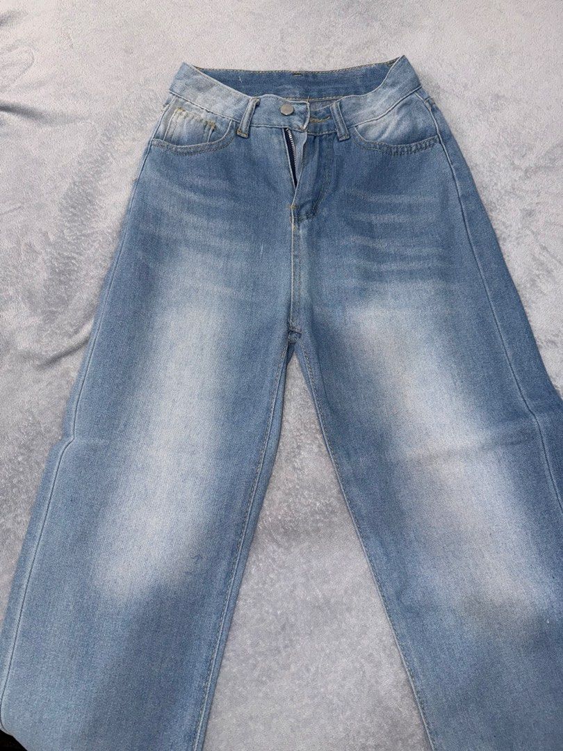 Dark Wash Denim Jeans (Category: Jeans) located in Capas. Submitted by blesseee_d (Listing ID 1468748435, Image 3). Description: DM me! 💕 🫧 WL: 25 inches 🫧 low / mid waist.