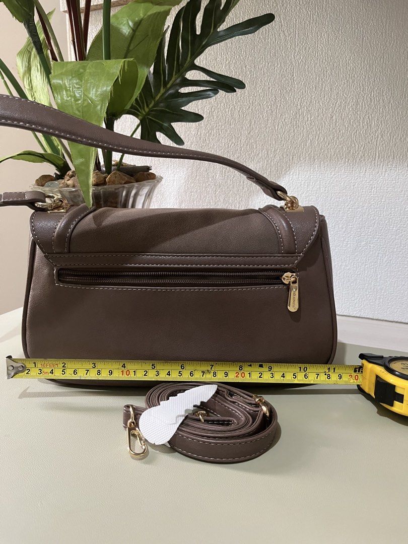 David Jones 2-way Bag (Category: Shoulder Bags) located in Quezon City. Submitted by eloveshopping.ph (Listing ID 1468796515, Image 2). Description: David Jones kili and sling bag Includes an extra adjustable crossbody strap Fabric-lined interior with zipped compartments and slip pockets, plus an exterior back zip pocket Still looks new, Taupe color in actual .
