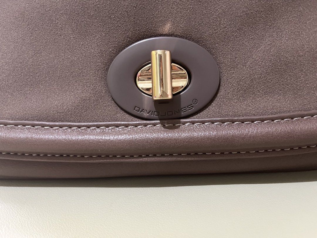 David Jones 2-way Bag (Category: Shoulder Bags) located in Quezon City. Submitted by eloveshopping.ph (Listing ID 1468796515, Image 3). Description: David Jones kili and sling bag Includes an extra adjustable crossbody strap Fabric-lined interior with zipped compartments and slip pockets, plus an exterior back zip pocket Still looks new, Taupe color in actual .