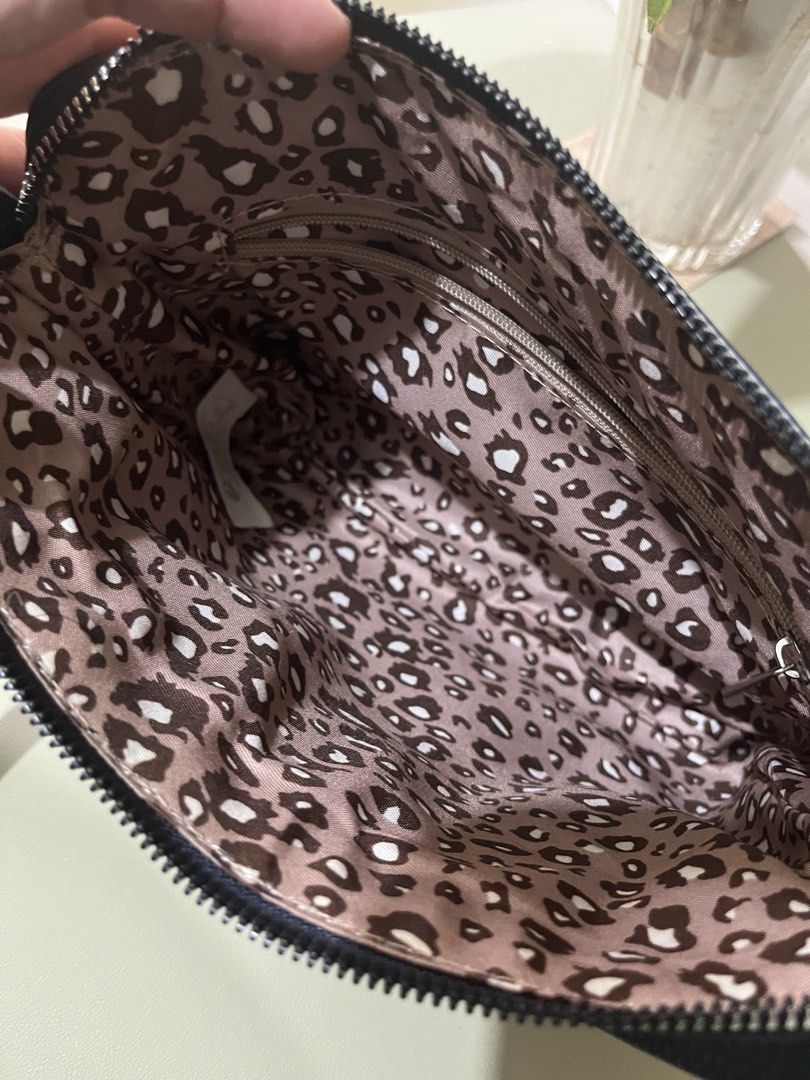 David Jones Navy Blue Crossbody Bag (Category: Cross-body Bags) located in Quezon City. Submitted by eloveshopping.ph (Listing ID 1468798209, Image 3). Description: Navy Blue David Jones Sling bag Textured faux leather with silver hardware.
