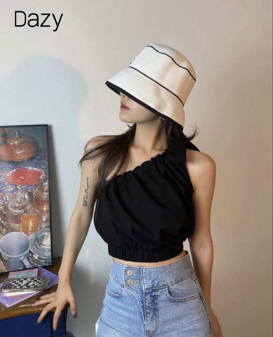 Dazy Black One-Shoulder Crop Top with Tie Strap (Category: Sleeveless) located in Quezon City. Submitted by a10as (Listing ID 1468884474, Image 3). Description: - Brand: Dazy - Color: Black - Style: One-shoulder crop top with side tie strap and gathered front - Fit: Snug elastic hem at the waist. - Pairing: Perfect with high-waisted jeans or skirts.