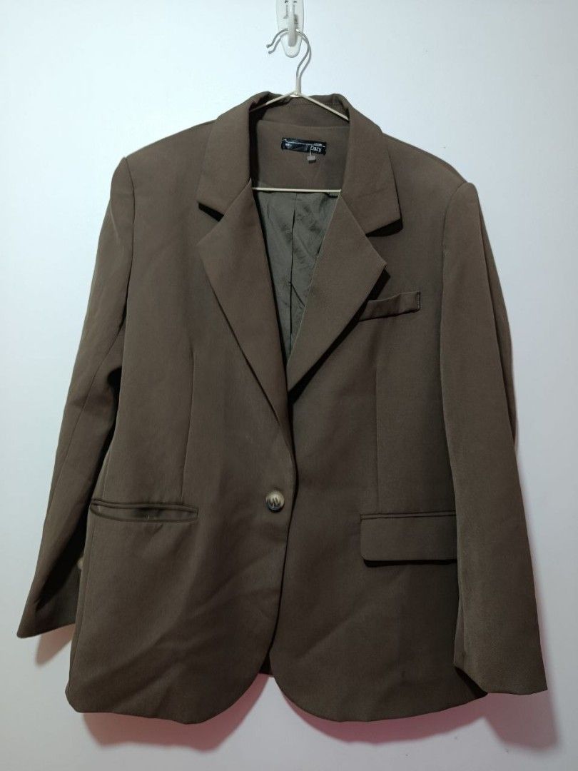Dazy Brown Blazer Size L (Category: Coats, Jackets and Outerwear) located in Cavite. Submitted by myprelovedpicks123 (Listing ID 1468865649, Image 1). Description: - Brand: Dazy - Size: L - Color: Brown / Neutral earth tone - Features: Structured lapels, single button closure, functional side pockets - Details: Fully lined interior - Style: Great versatile layering piece for work or casual outings.