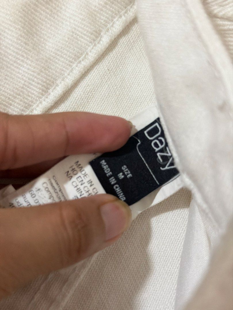 Dazy White Denim Jeans Size M (Category: Jeans) located in Carmona. Submitted by beaburrito (Listing ID 1468816679, Image 3). Description: - Brand: Dazy - Size: Medium (tag attached) - Color: Crisp solid white - Style: Straight leg cut with standard five-pocket design (35 inches length) - Closure: Front button .