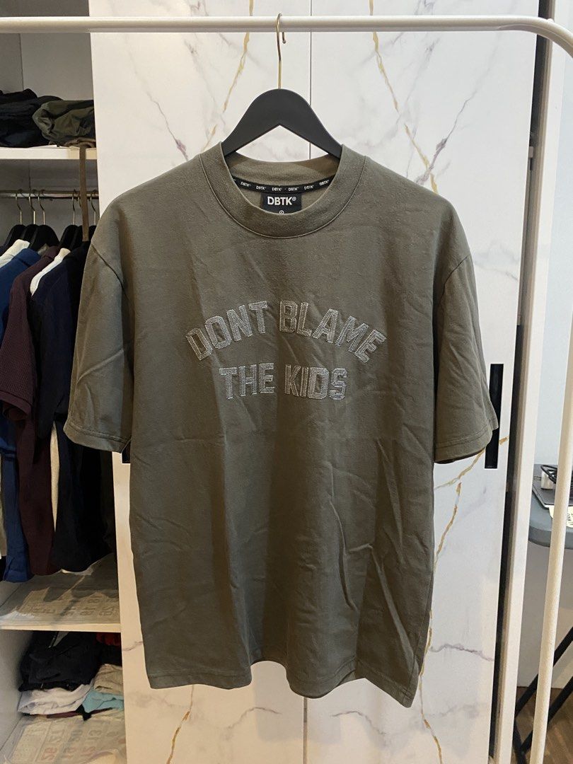 DBTK ELEMENTARY “CHAIN STITCH” TEE (BOX FIT) (Category: Tshirts & Polo Shirts ) located in Manila. Submitted by declutterlord (Listing ID 1468911495, Image 1). Description: Brand: DBTK - Size: S - Color: Charcoal Grey - Condition: Like new. Bihira masuot. RFS: decluttering.